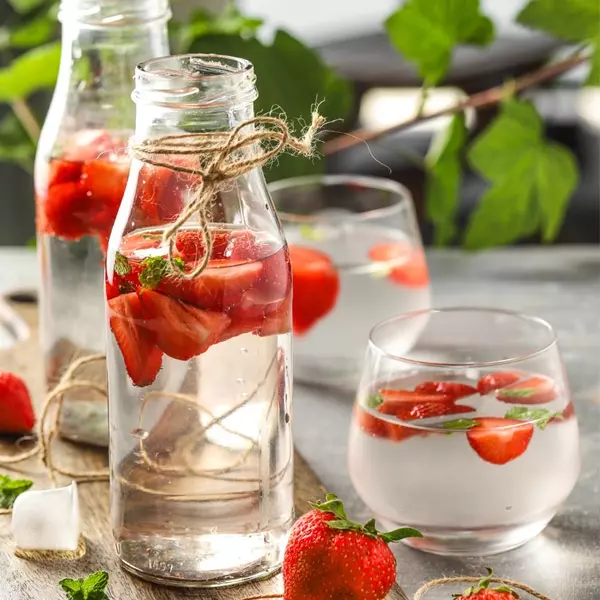 L'eau aromatique à la menthe et aux fraises
